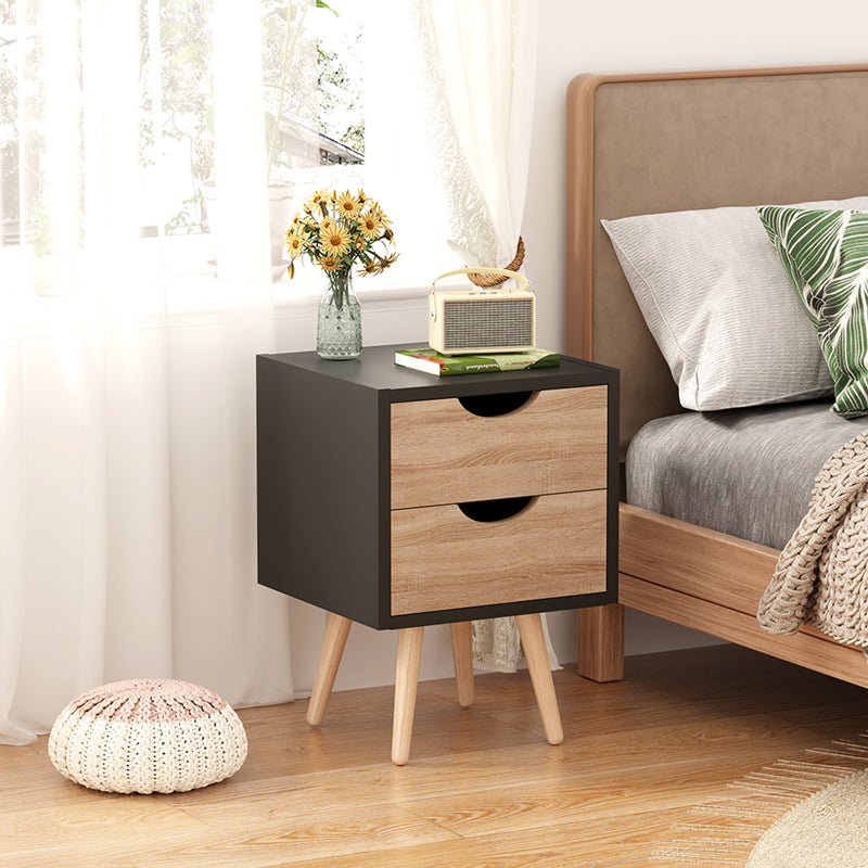 Модерно компактно ноќно ормарче Bedside Table Wedic со коцкаст паметен формат во мат црна рамка и полица со текстура на природен сонома даб