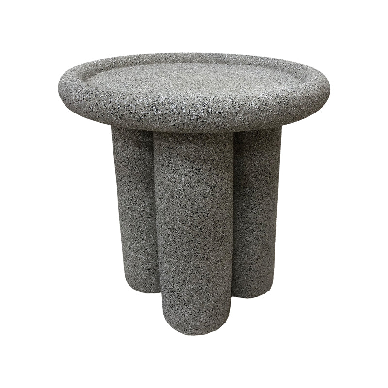 Модерна, естетска и уникатна цилиндрична помошна масичка Side Table Tally од зајакнат бетон во софистицирана сива нијанса со стабилна монолитна база и мазна мат текстура