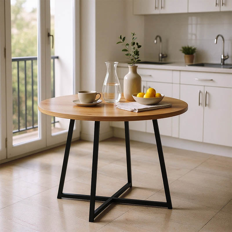 Тркалезна трпезариска маса Avonunit со дијаметар од 100 cm, површина во боја на даб и вкрстени црни метални ногарки