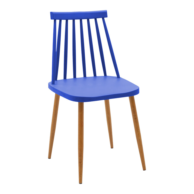 Модерна скандинавска трпезариска столица Chair Umberer со ергономско сино седиште од зајакнат полимер врз високостабилни метални ногарки во природна натур нијанса