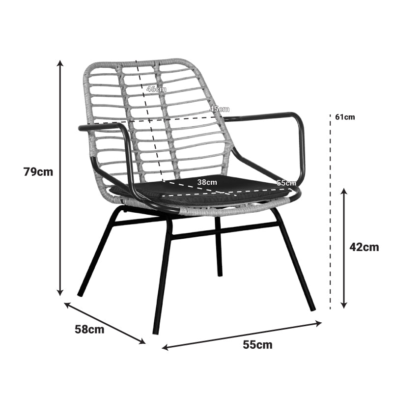Модерна, естетска и уникатна градинарска фотелја Garden armchair Jaxonic од плетен PE ратан во природна боја, со придружно меко црно перниче и цврсти црни метални ногарки