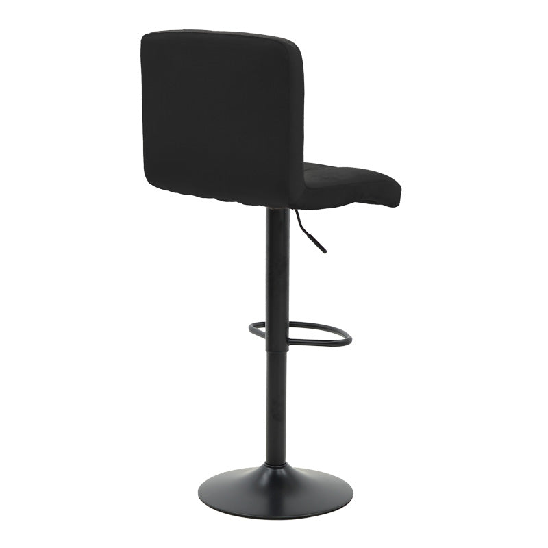 Модерна лоунџ барска столица Bar Stool Welic обложена со премиум црно кадифе, опремена со висински прилагодлив механизам и стабилна кружна мат црна основа
