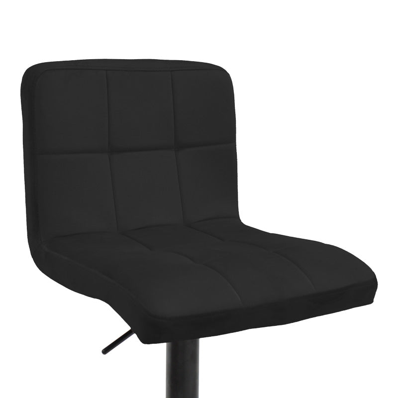 Модерна лоунџ барска столица Bar Stool Welic обложена со премиум црно кадифе, опремена со висински прилагодлив механизам и стабилна кружна мат црна основа