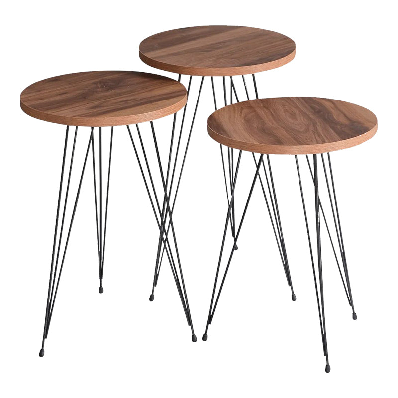 Модерен, естетски и уникатен сет од три клуб масички Side tables Kapok со горна плоча во природен дрвен декор и геометриски црни метални ногарки