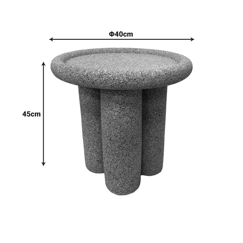 Модерна, естетска и уникатна цилиндрична помошна масичка Side Table Tally од зајакнат бетон во софистицирана сива нијанса со стабилна монолитна база и мазна мат текстура